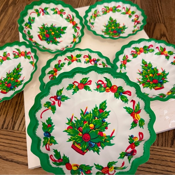 Other - Christmas Vintage Plates Plastic set of 6